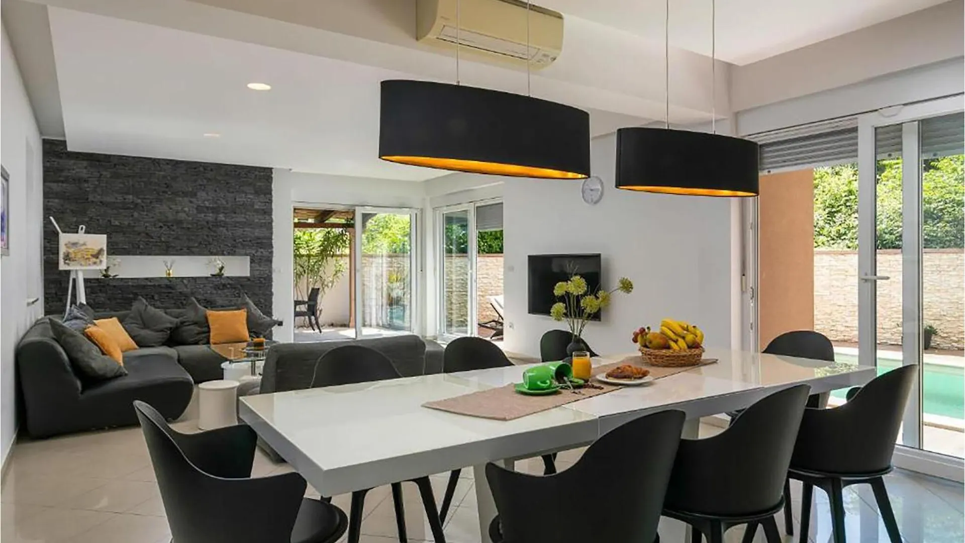 5 Bedroom Cozy Home In 罗维尼村
