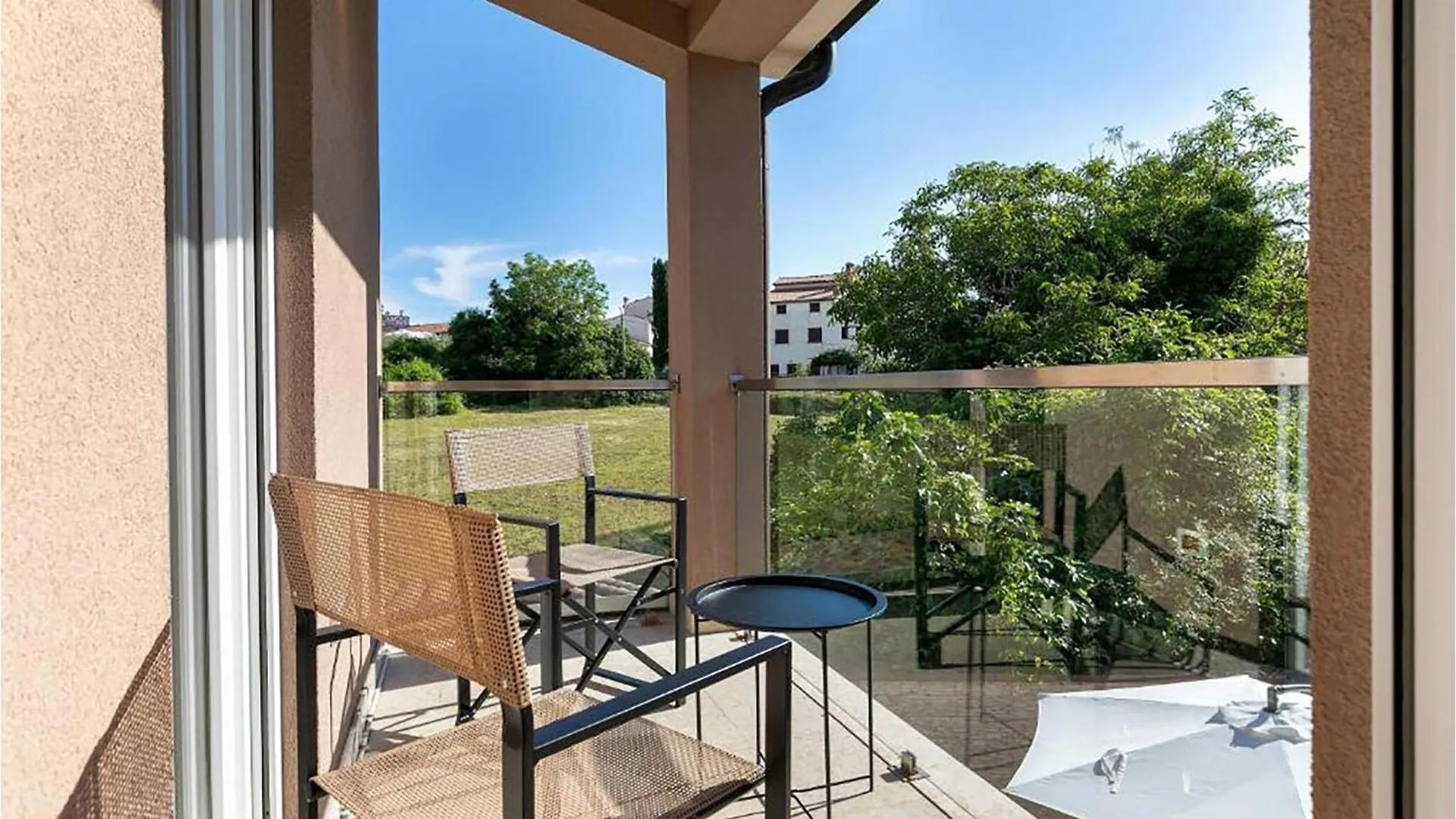 5 Bedroom Cozy Home In 罗维尼村