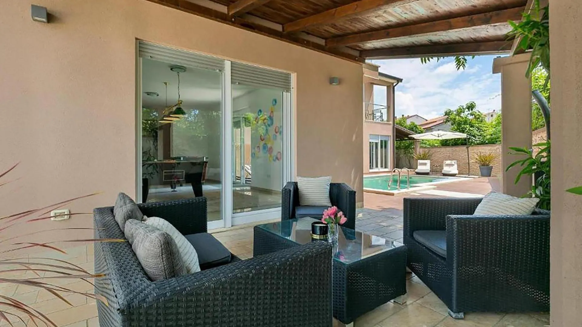 5 Bedroom Cozy Home In 罗维尼村 0*,